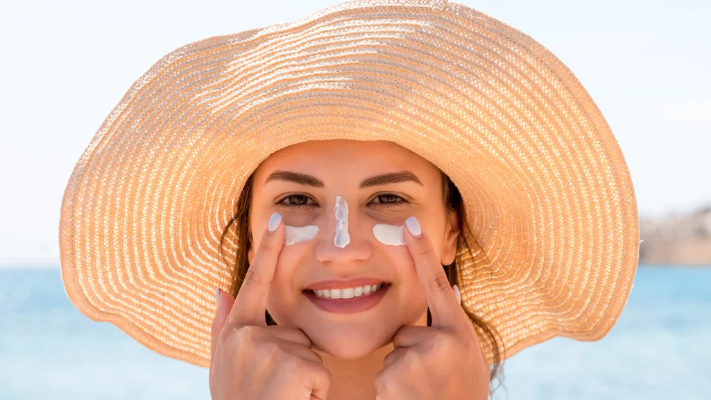 women use sunscreen prevent wrinkles
